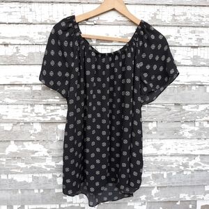 🌟 Vince Camuto off the shoulder top size medium